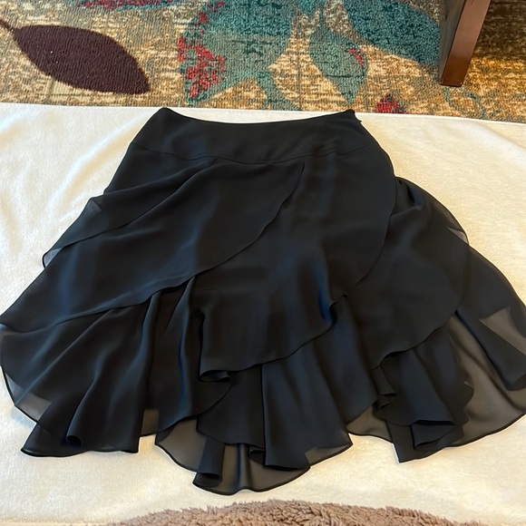 Peter Nygard Dresses & Skirts - Nygard Flowy Black Midi Skirt